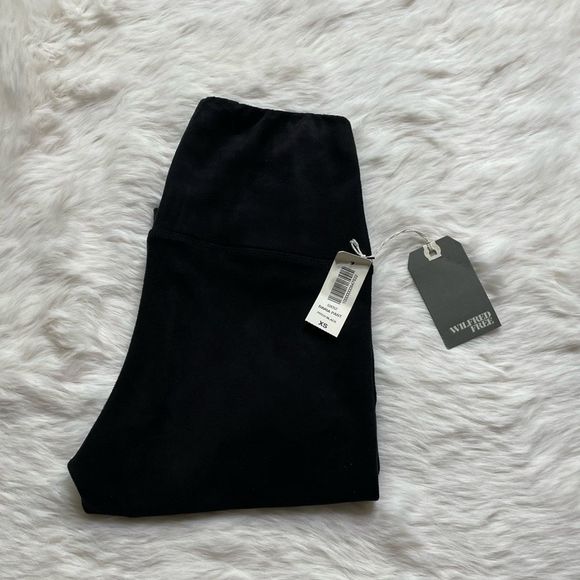 Aritzia Pants - 𝅺Wilfred Free Daria Faux Suede Leggings XS